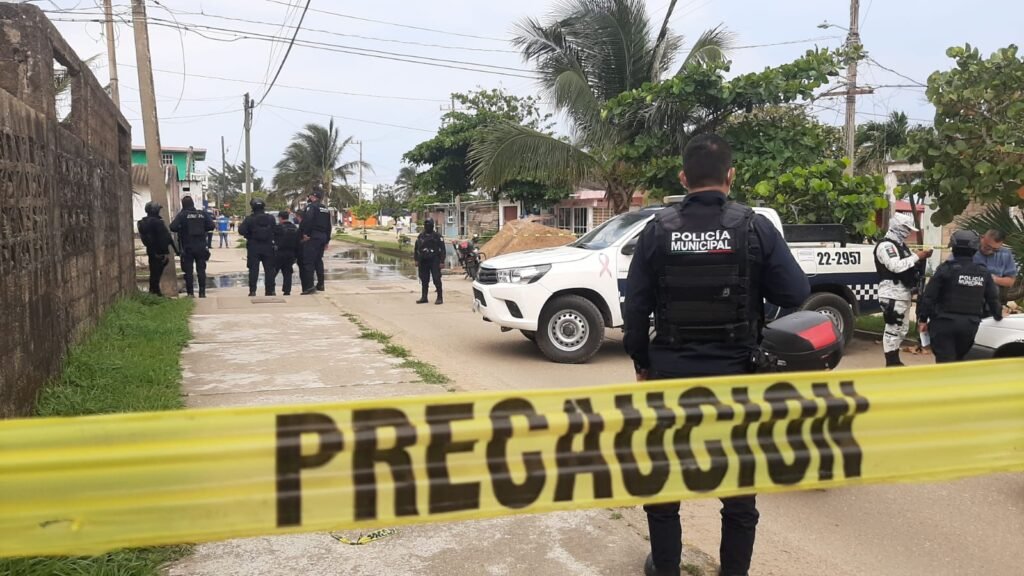 Elementos de Policía Municipal Atendiendo un Siniestro.