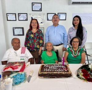 Rinde Policía Municipal y comunidad homenaje a la maestra Herlinda Acosta