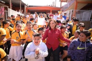 Rocío Nahle visita escuela en Cosoleacaque y reafirma compromiso con la educación