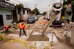 Gobierno de Minatitlán continúa con trabajos de rehabilitación vial