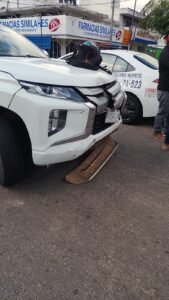 Fuerte choque en pleno centro de Coatzacoalcos deja dos lesionados