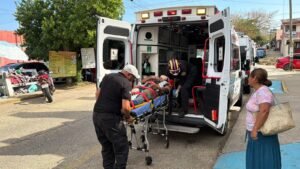 Albañil resulta gravemente lesionado tras caer durante construcción de nuevo fraccionamiento de Coatzacoalcos