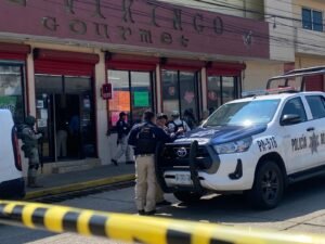 Le “meten” dos “plomazos” a vigilante en negocio del centro de Coatzacoalcos