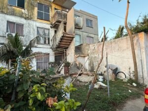 Se vuelve a caer otra escalera en Puerto Esmeralda