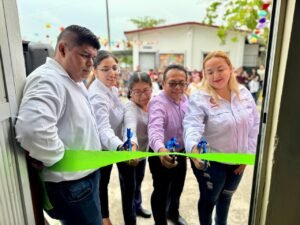 Reinauguran biblioteca escolar en primaria de Villas del Sur en Coatzacoalcos