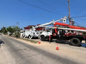 Varias colonias de Villa Allende permanecen sin luz por cambio de postes