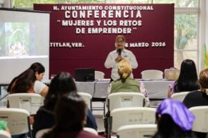 Realizan conferencia “Mujeres y los retos de emprender” en Minatitlán