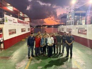 Ayuntamiento de Coatzacoalcos realiza limpieza en transbordadores y se suma al Día Naranja