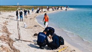 Investigan cinco buques en Coatzacoalcos por posible origen de hidrocarburos en costas del Golfo