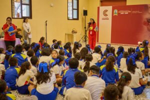 Más de 300 niños participan en jornada de lectura de la Biblioteca Rodante en Coatzacoalcos
