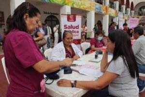 Sonia Marie Salvador destaca labor de las mujeres en feria de salud en Coatzacoalcos