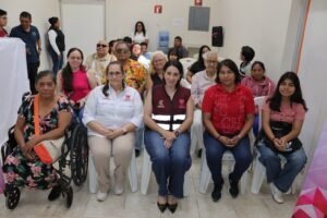 DIF Coatzacoalcos entrega credenciales nacionales de discapacidad a 14 personas