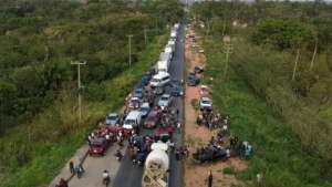 Liberan bloqueo en carretera antigua a Minatitlán tras exigir medidas de seguridad vial