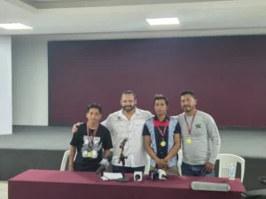 Trabajadores arriesgan su vida en rescate en playa de Coatzacoalcos; “nadie más ayudó”, relatan