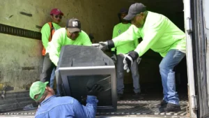 Urge correcta disposición de residuos electrónicos en Coatzacoalcos; 60% termina en el basurero