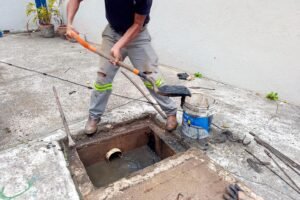 Refuerzan limpieza y desazolve de drenaje en colonias de Nanchital