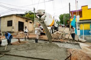 Ayuntamiento de Minatitlán realiza rehabilitación vial en la colonia El Palmar