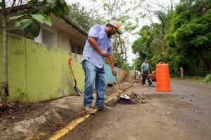 Gobierno de Minatitlán refuerza programa de limpieza en espacios públicos