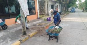 Realizan mantenimiento integral en colonia Esfuerzos de los Hermanos del Trabajo en Coatzacoalcos