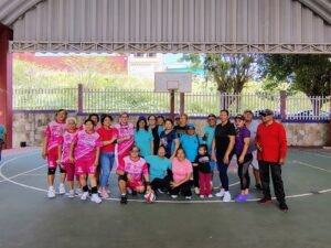 Adultos mayores de Coatzacoalcos y Oteapan fortalecen convivencia con partido de cachibol