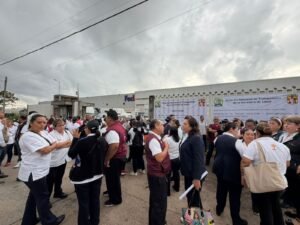 Trabajadores de Salud protestan en Jurisdicción Sanitaria XI de Coatzacoalcos por falta de insumos y pagos pendientes