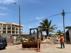 Demuelen locales frente al Cereso de Coatzacoalcos por construcción de Ciudad Judicial