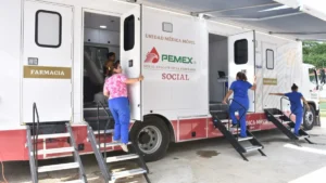 Unidad Médica Móvil en Coatzacoalcos brinda atención gratuita a miles de familias