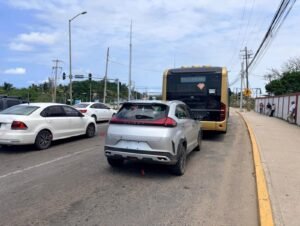 Vuelven a chocar unidad de Quetzalli en avenida Universidad de Coatzacoalcos