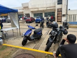Motociclistas de Coatzacoalcos piden mejores condiciones en oficinas de Hacienda del Estado