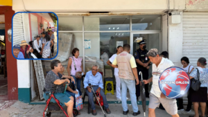 Adultos mayores cobran sin contratiempos su pensión Bienestar en Coatzacoalcos