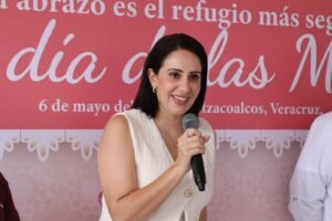 “Cuentan con nuestro apoyo”: Sonia Marie encabeza festejo para mamás policías en Coatzacoalcos