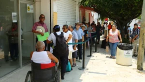 Atienden seis casos de adultos mayores afectados por altas temperaturas en Coatzacoalcos