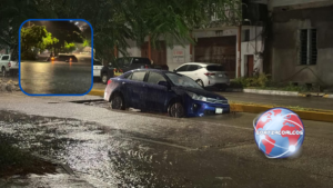 Fuerte tormenta inunda colonias y deja vehículos varados en Coatzacoalcos