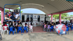 Habitantes de ejidos vecinos aprovechan los servicios gratuitos de la Unidad Médica Móvil en Coatzacoalcos