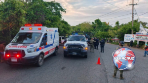Mujer muere y nueve personas resultan lesionadas tras volcadura en la carretera Cazones–Poza Rica