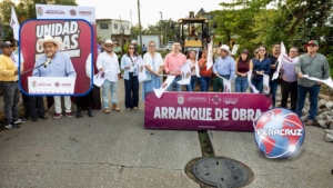 Guillermo Reyes inicia rehabilitación de redes de agua potable y drenaje en la calle Mérida de Minatitlán