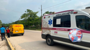 Motociclista resulta lesionado tras accidente con camioneta de paquetería en Las Choapas