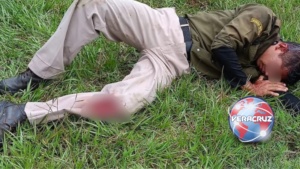 Guardia señalado de acoso en Cosoleacaque permanece detenido y hospitalizado tras golpiza