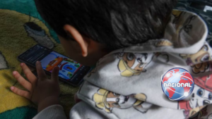Niños y adolescentes pasan hasta 4.5 horas diarias conectados; CNDH pide regular la IA