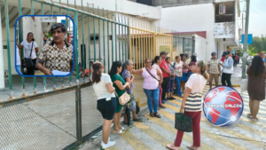 Protestan en CFE por tres días sin energía eléctrica en la calle Río Papaloapan