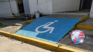 Reportan rampa incompleta en la UMF 65 de Villa Allende