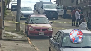 Hallan a hombre muerto a balazos dentro de un automóvil en Xalapa