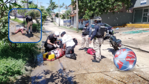 Cables se enredan en motocicleta y derriban a conductor en la colonia Petrolera